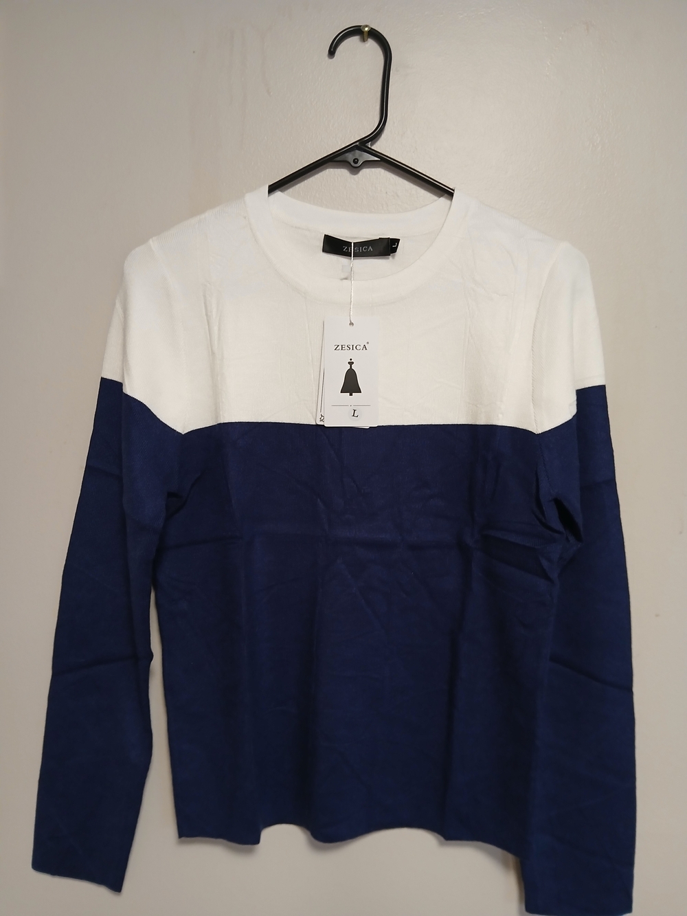 Zesica Women’s White and Navy Colorblock Crewneck Sweater - Picture 1 of 3